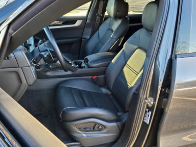 2025 Porsche Cayenne E-Hybrid Base