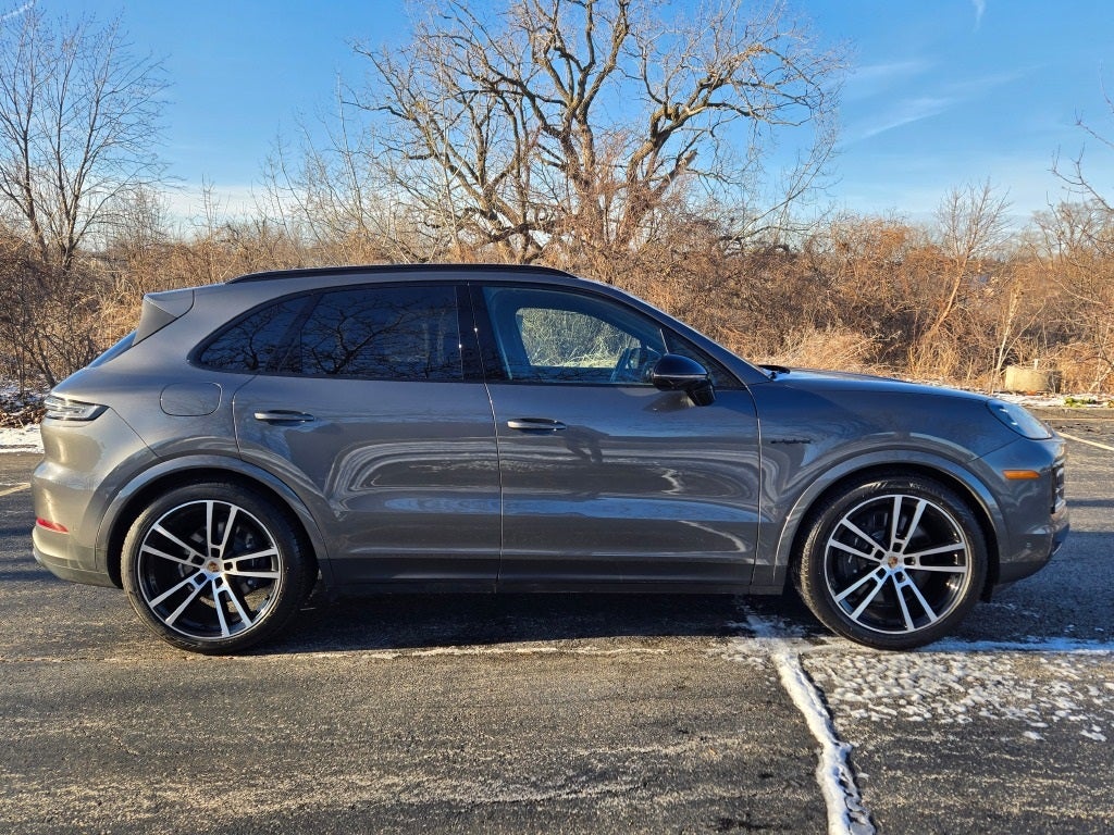 2025 Porsche Cayenne E-Hybrid Base