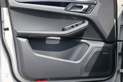 2025 Porsche Macan S