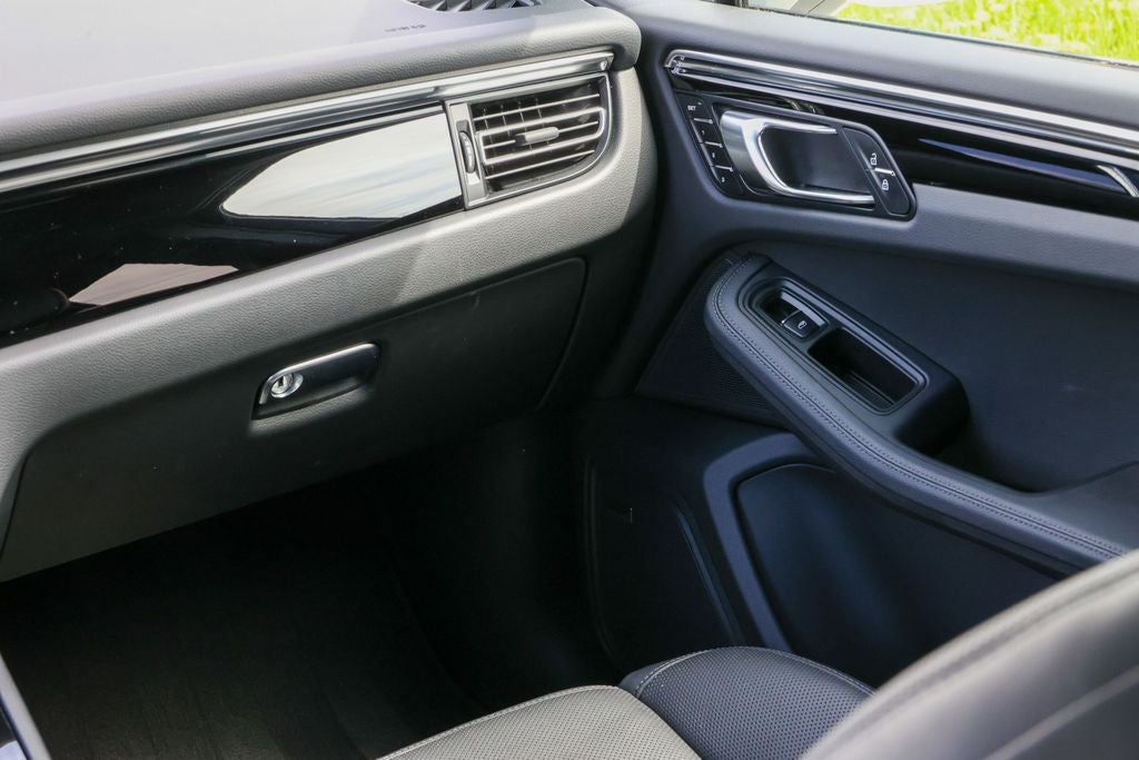 2025 Porsche Macan S