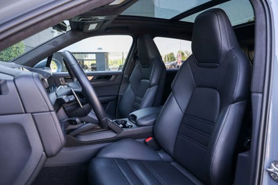 2025 Porsche Cayenne GTS