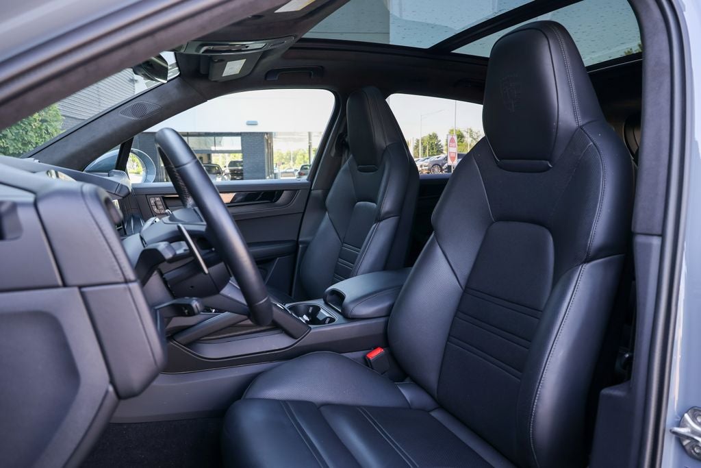 2025 Porsche Cayenne GTS