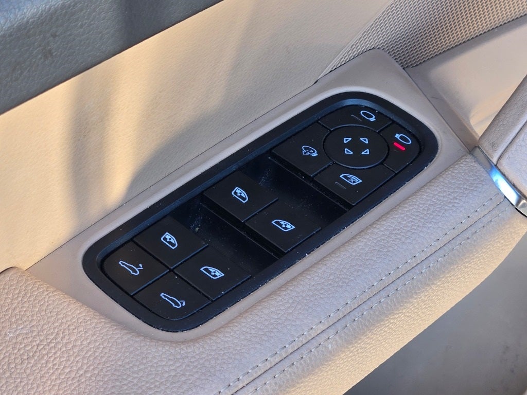 2023 Porsche Cayenne Coupe Platinum Edition