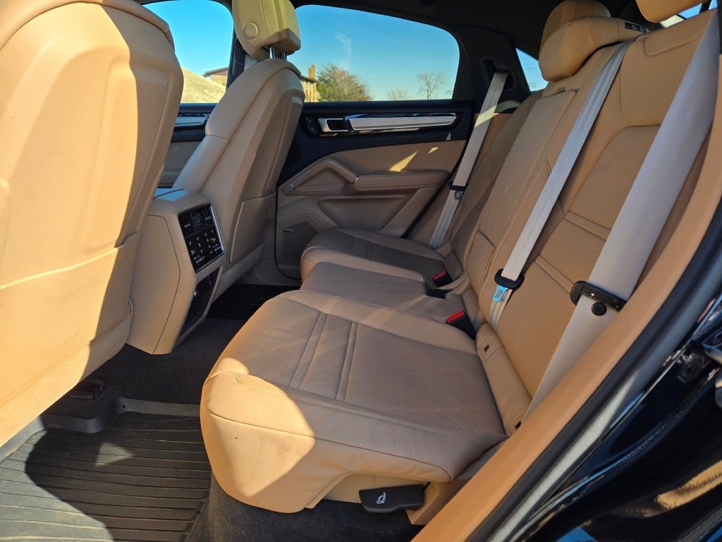 2023 Porsche Cayenne Coupe Platinum Edition