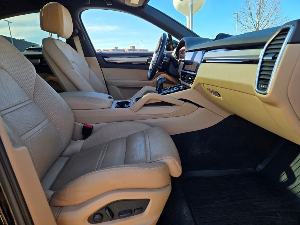 2023 Porsche Cayenne Coupe Platinum Edition
