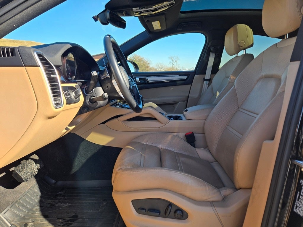 2023 Porsche Cayenne Coupe Platinum Edition