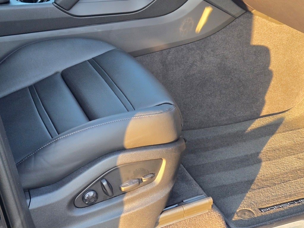 2025 Porsche Cayenne Coupe Base