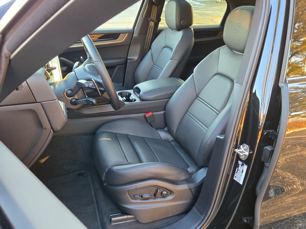 2025 Porsche Cayenne Coupe Base